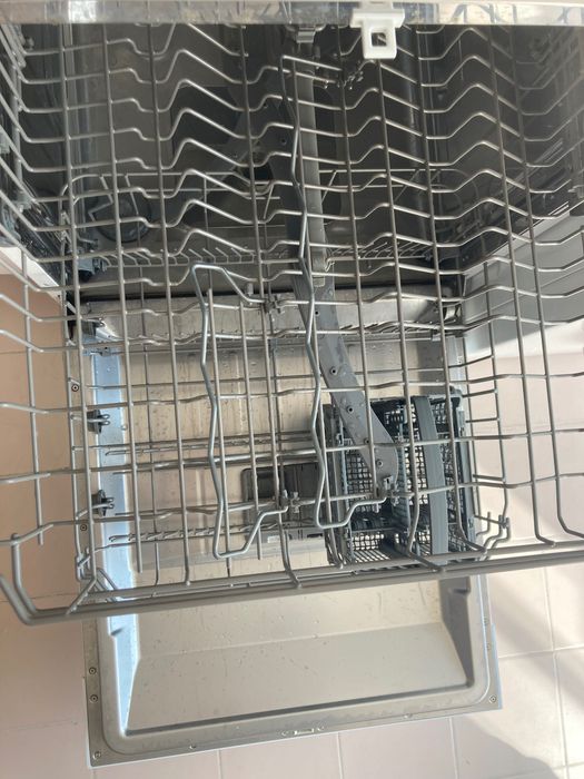 Máquina de lavar loiça Hisense HS622E10W - Como Nova (245 euros, negociável)
