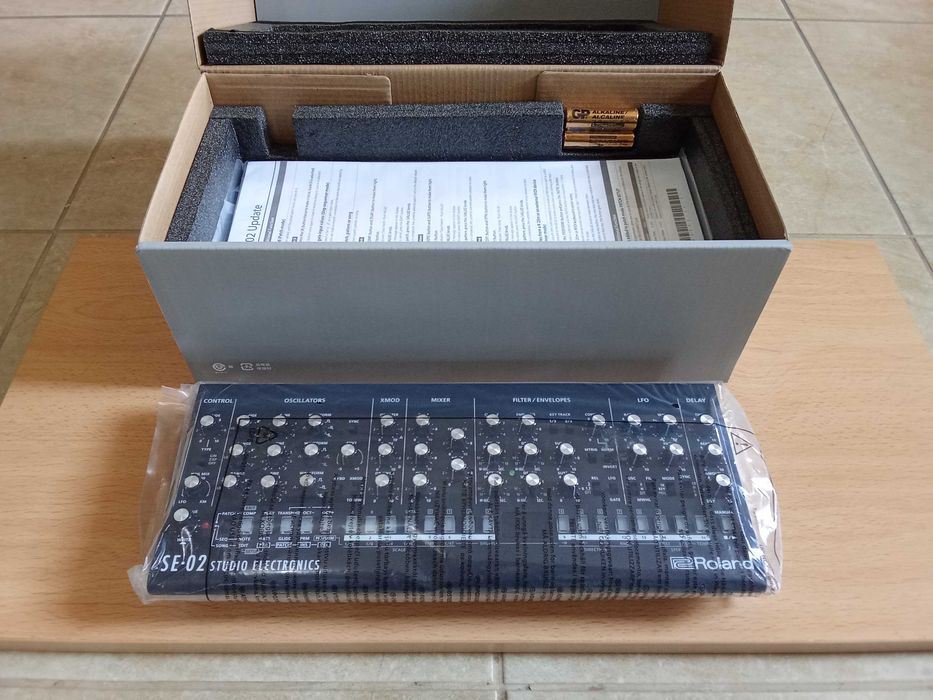 Sintetizador Roland SE-02 (Novo)