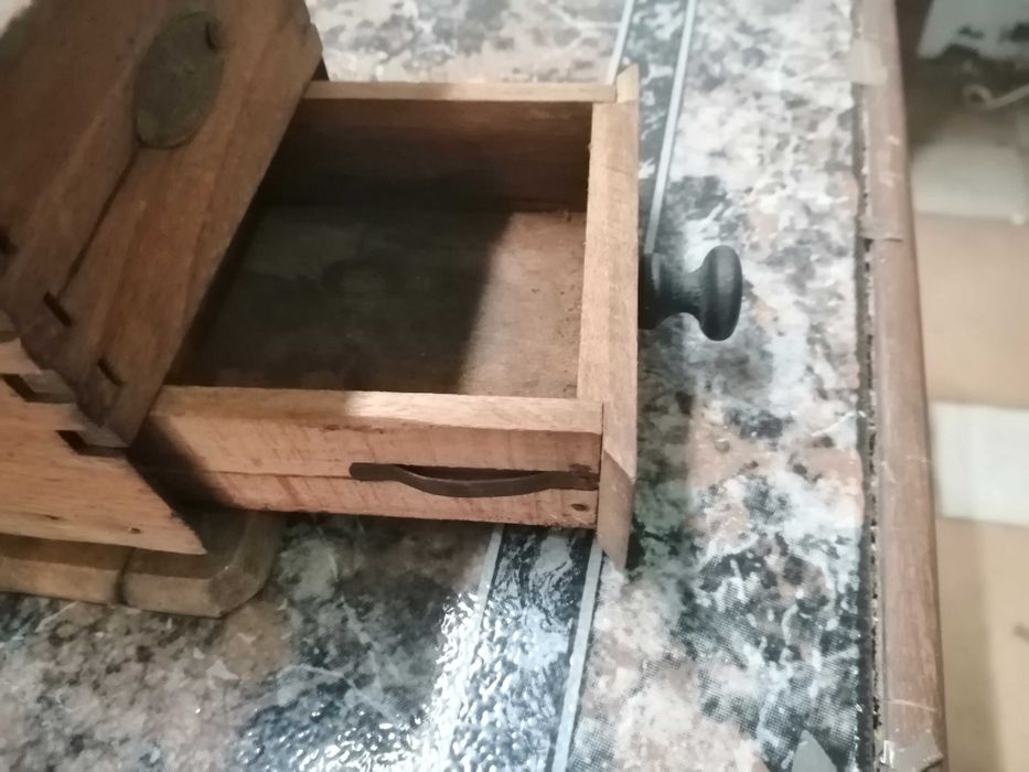 moinho de cafe antigo , peugeot freres