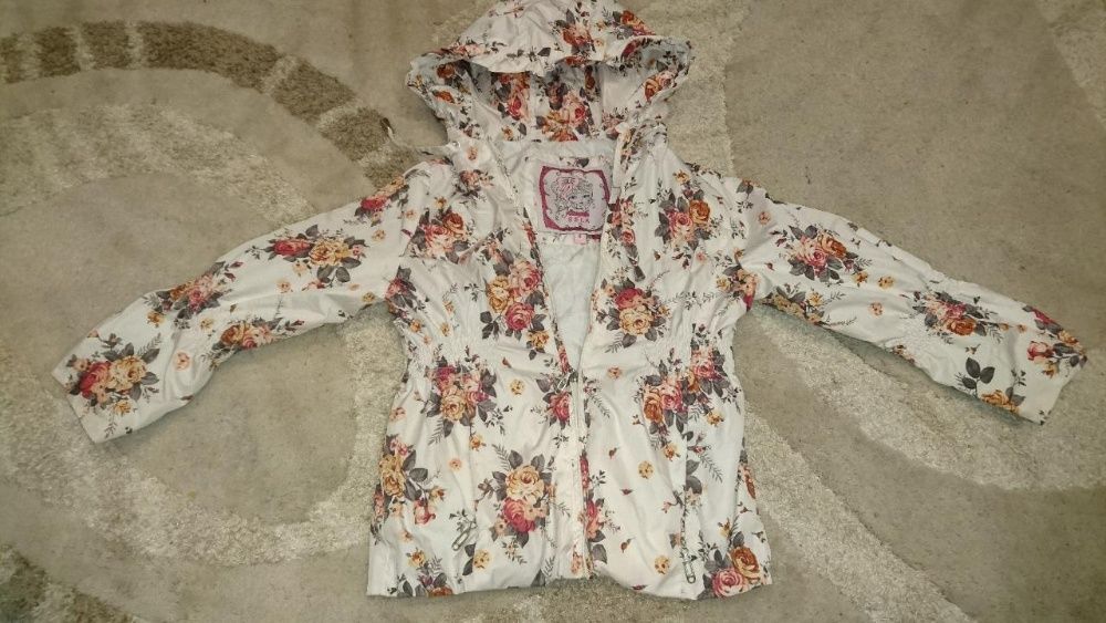 Продам ветровку для девочки