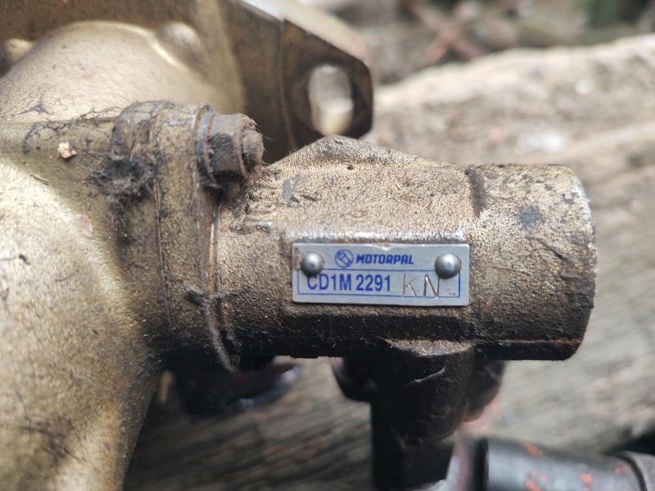 Продам топливную с форсунками UN-053