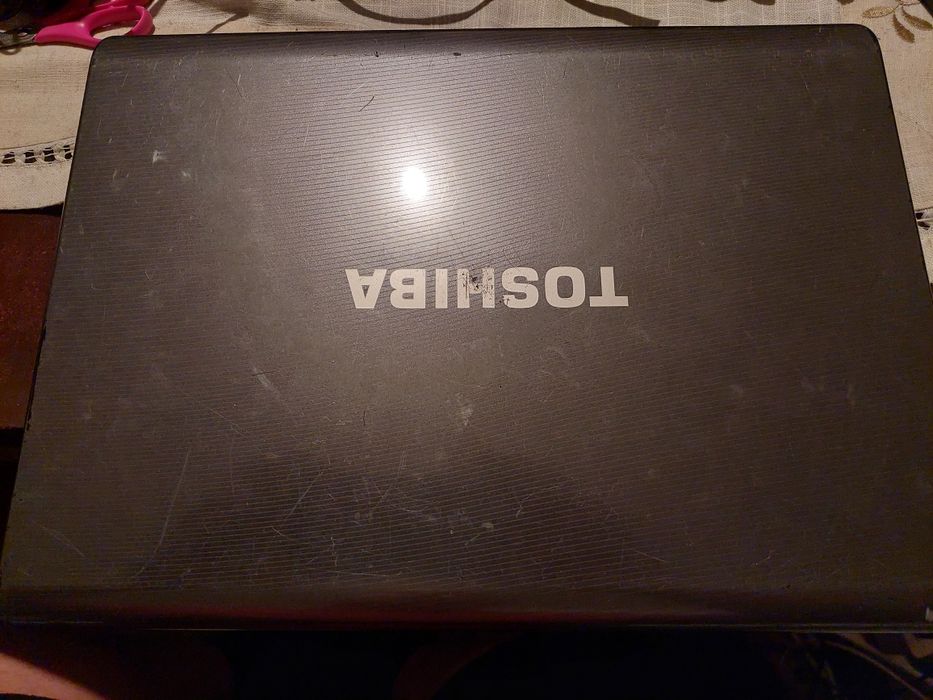 Starszy laptop sprawna bateria sprzedaż zamiana