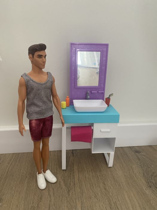 Lalka Ken Barbie z toaletką