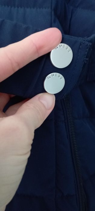 Piękna damska granatowa kurtka jesienna marki Guess xs