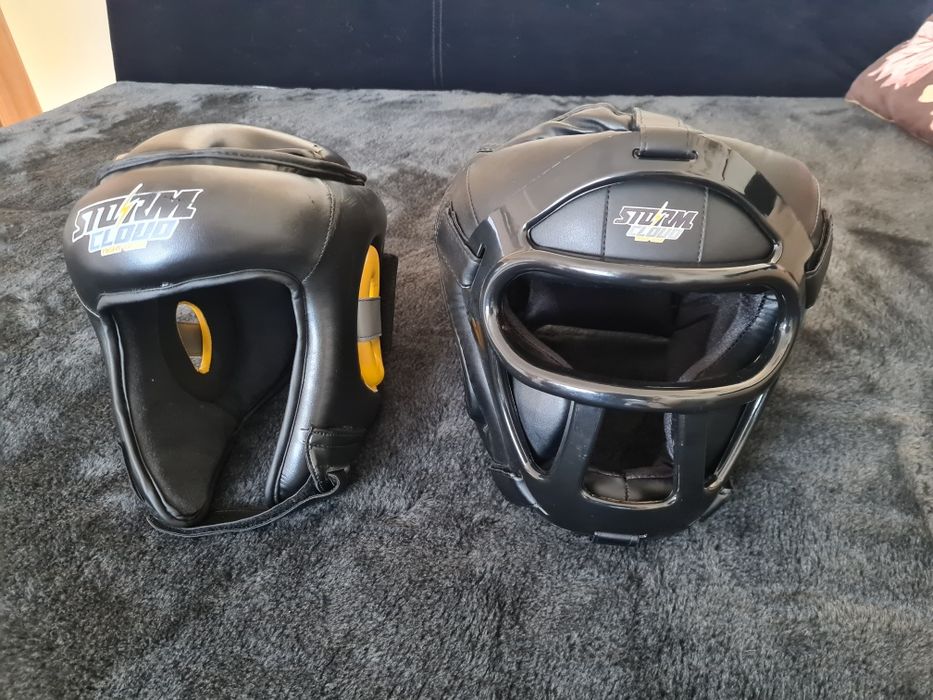 Sprzedam prawie nie używane rękawice ,buty i dwa kaski do BOXU.