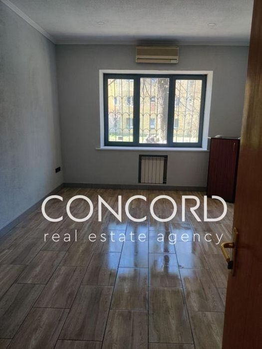 Соломʼянка. Продам 2к Максима Токарева (Вузівська) вул., 4. Сталінка
