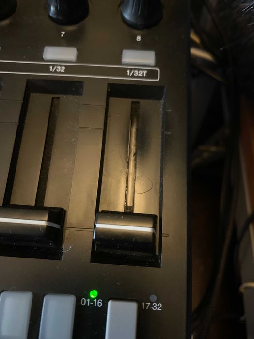 Akai MPD 232 Profissional - Controlador Midi