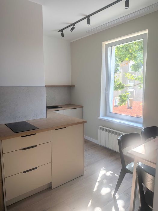 Kawalerka po generalnym remoncie | Centrum Opola | oddzielna kuchnia