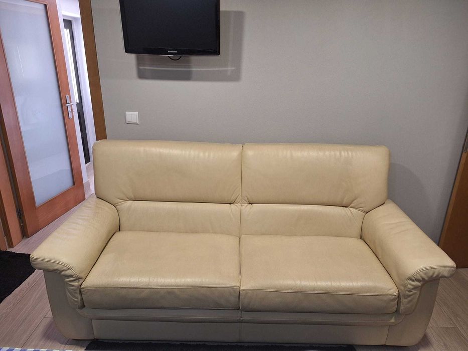 Sofá de Pele Genuína