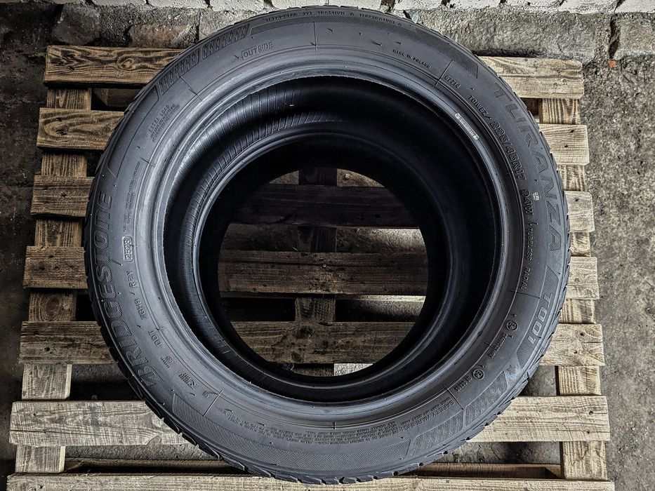 Пара 225/45r17 Bridgestone | 7mm | 2023 | Стан нових | Преміум шини
