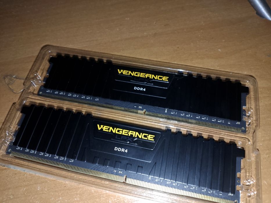 Corsair Vengeance LPX 32GB (2×16) DDR4 3200MHz CL16 — нова