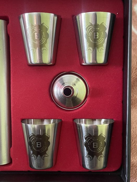 Набір подарунковий фляга з чарками Jim Beam