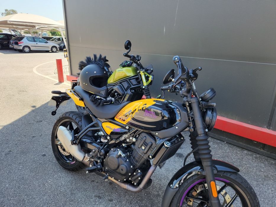 Royal Enfield Guerrilla 450 – Edição Yellow Ribbon (Como Nova!)