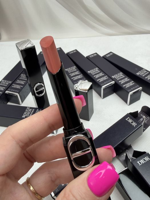 Помада для губ Dior зволожуюча нюдова 120