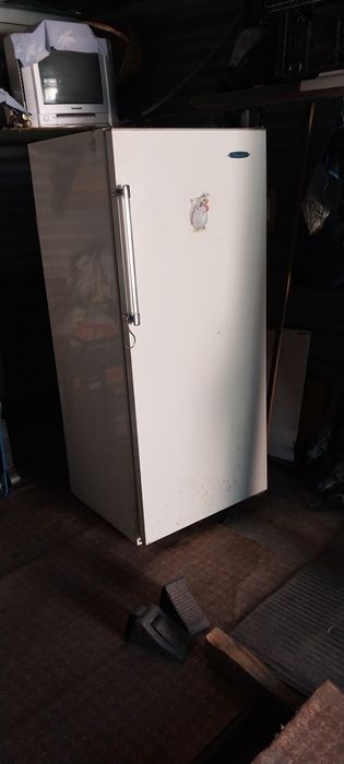 Холодильник зил вместительный хороший объем мороз льная камера морозит