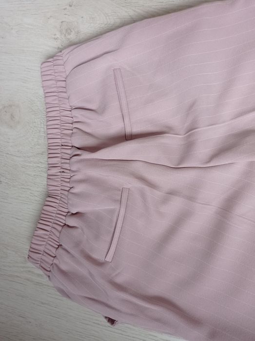 Spodnie z kantem House