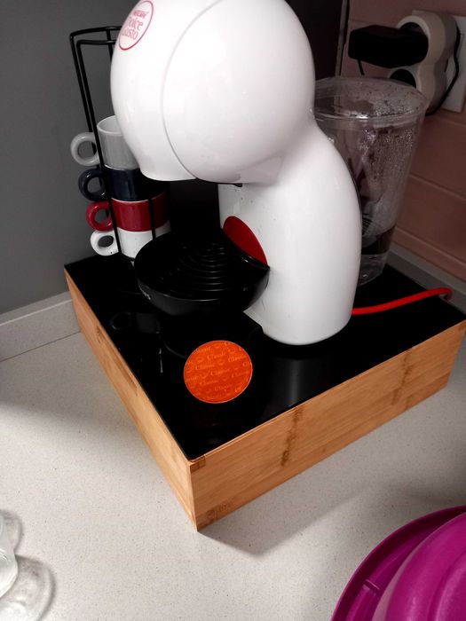 Maquina de cafe dolcegusto, bom estado.