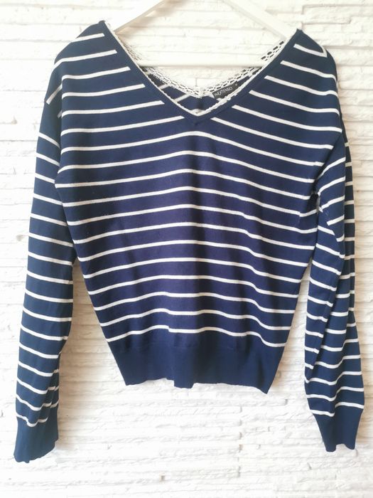 Sweter w serek w paski M
