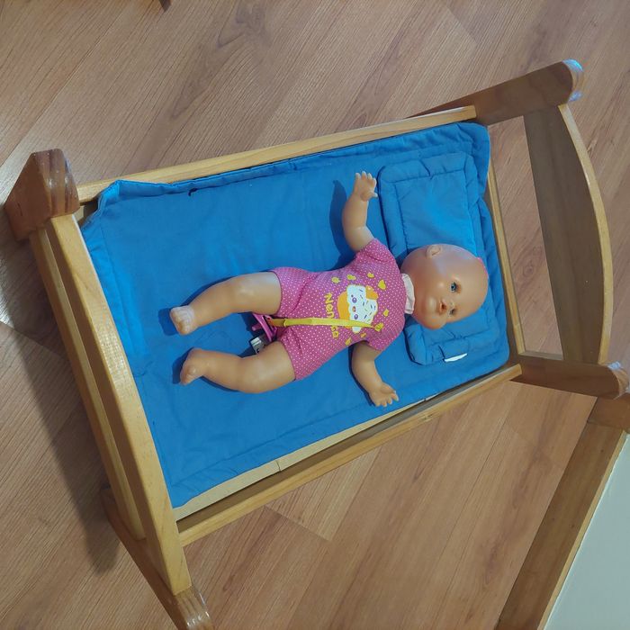 Cama para bonecas em madeira433727390205890561