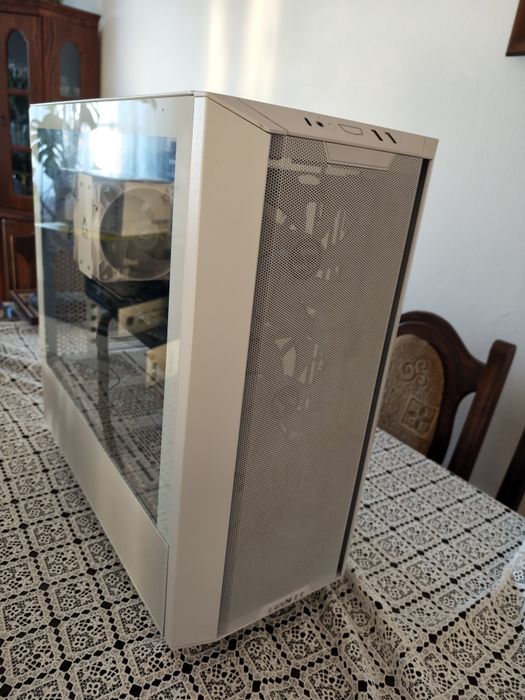 Komputer gamingowy RTX5070 Ryzen 7700 32GB B850 Wi-Fi Do gier