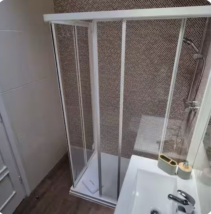 Resguardo de base de duche em vidro