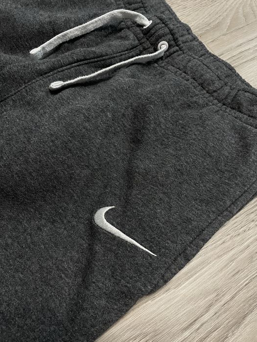 Спортивні штани Nike
