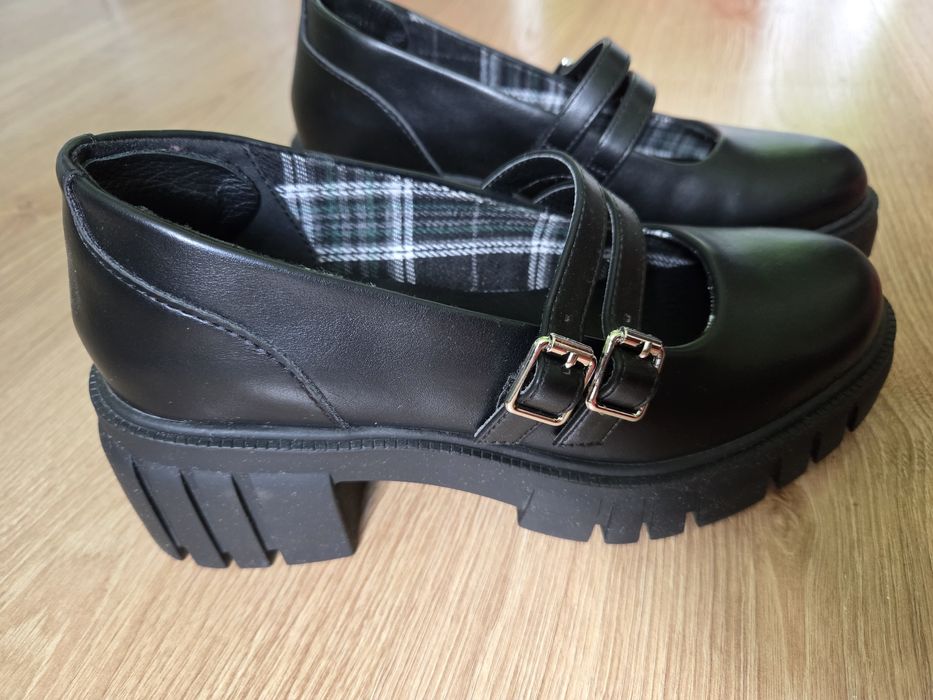 Nowe mary jane na grubym obcasie