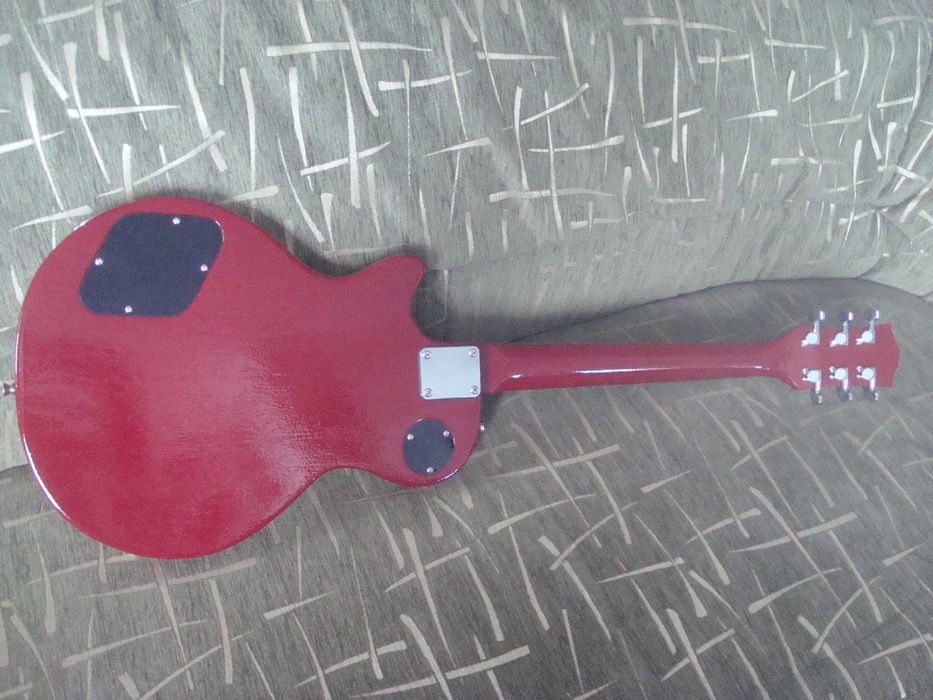 Продам электрогитару