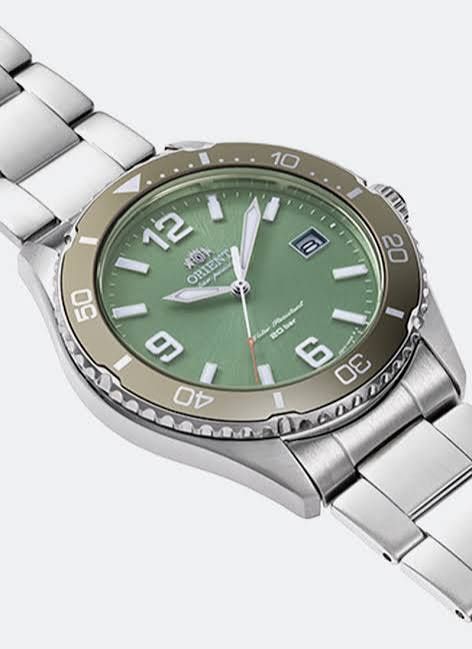 Orient Kamasu SOLAR RA-WJ0001E (39.9 mm) 200 m. WR, safira