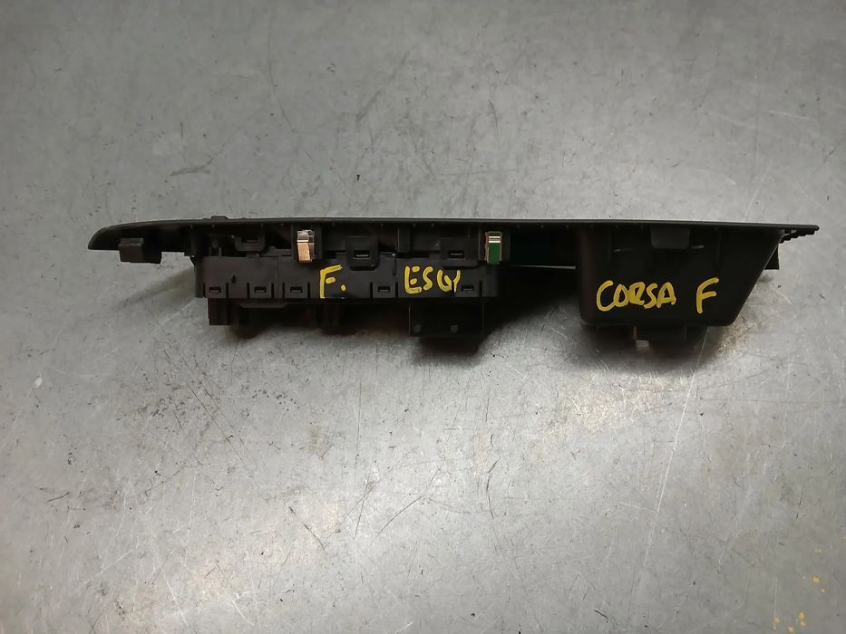 Comando / botão / interruptor vidros frente esquerdo OPEL Corsa F