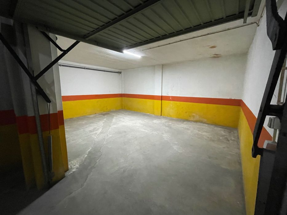 Garagem fechada de 36m2 para arrendamento