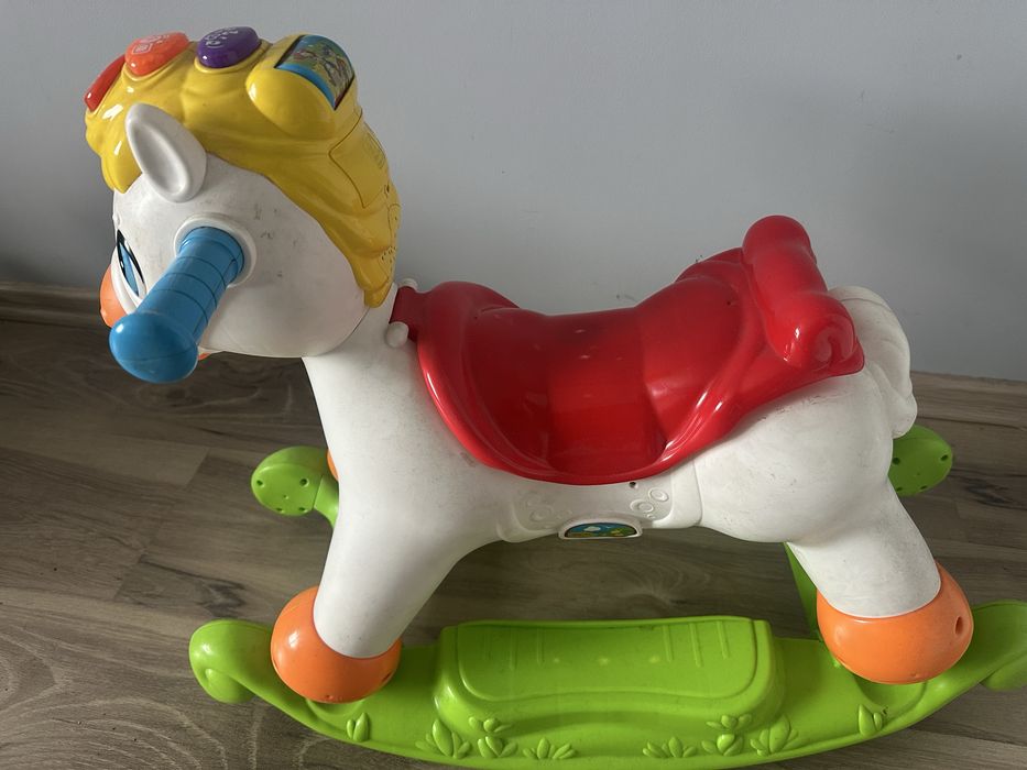 Konik na biegunach dla dziecka