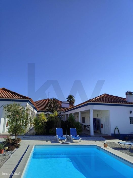 Propriedade Exclusiva no Alentejo: Alojamento Local com Potencial para