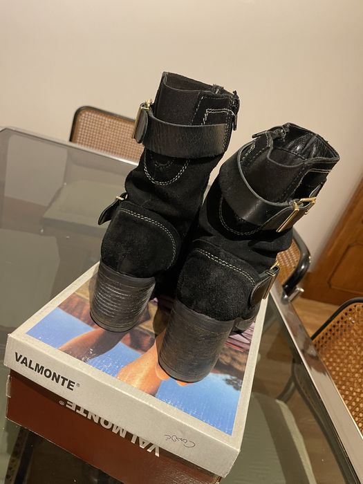 Botas Pretas em Camurça