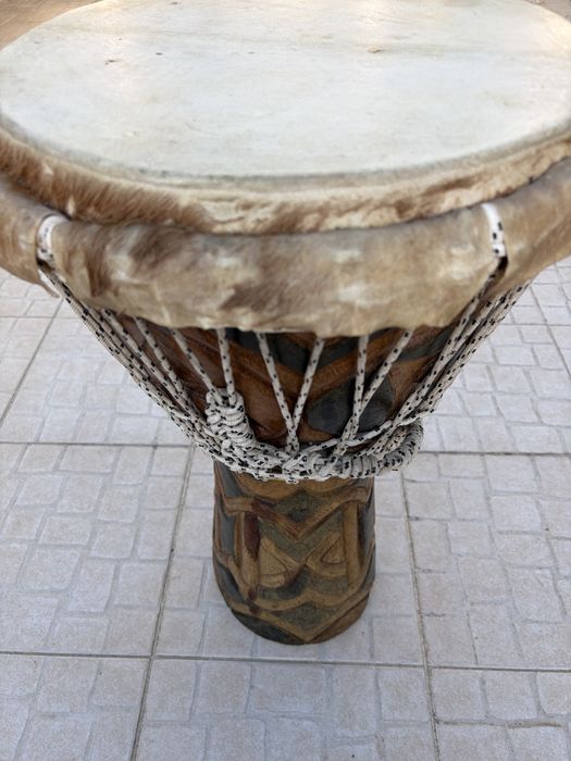 Diembe trabalhado artesanal…