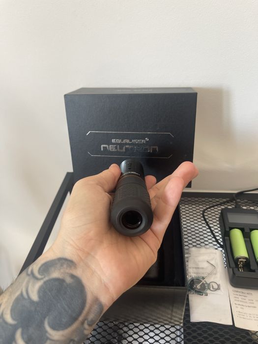 Máquina de Tatuagem Equaliser Neutron 3.5 Wireless – Como Nova