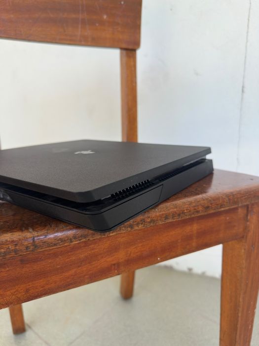 PS4 slim 1TB  sem comando