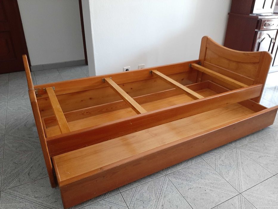 Cama individual com 1 gaveta de arrumação