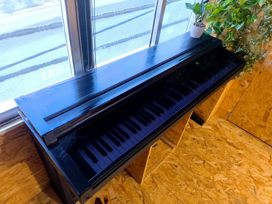 Piano digital parede