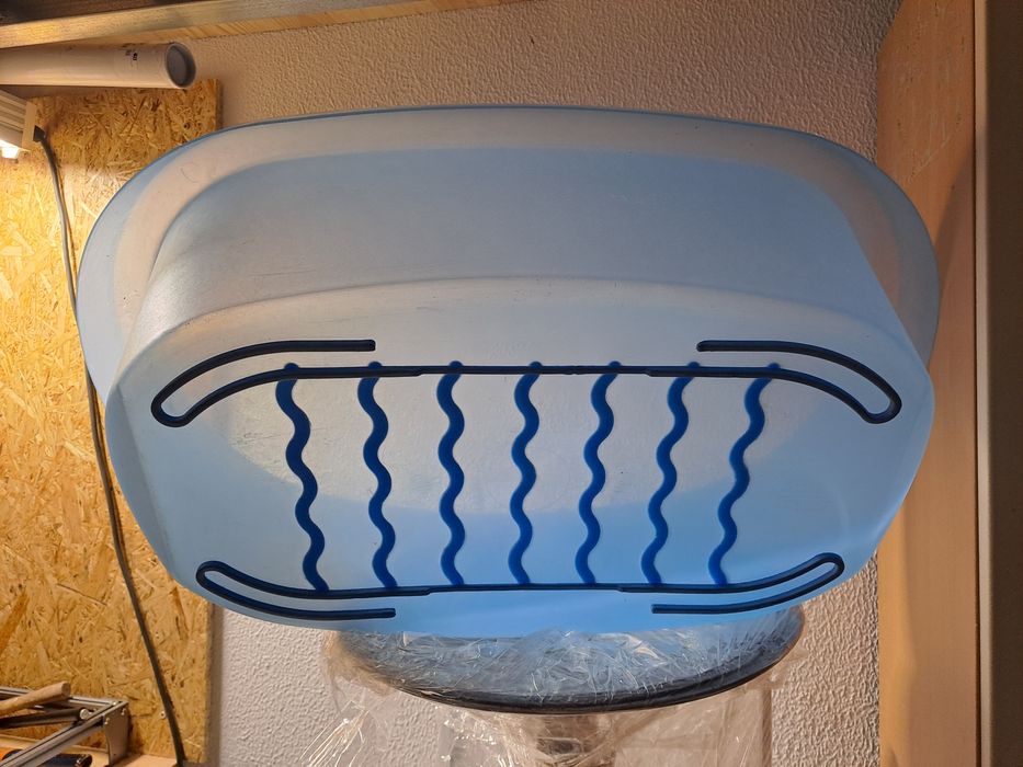 Banheira azul de Bébé e oferta 34 fraldas