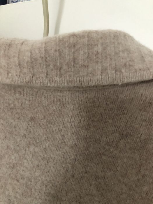 Wełniany sweter sweterek bezowy na suwak