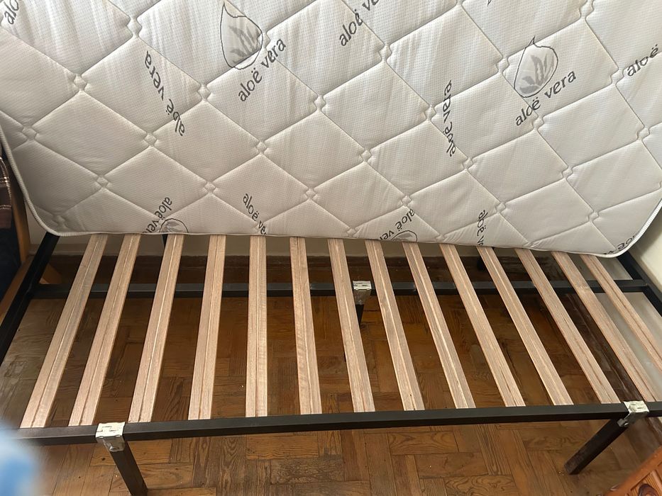 Cama com colchão