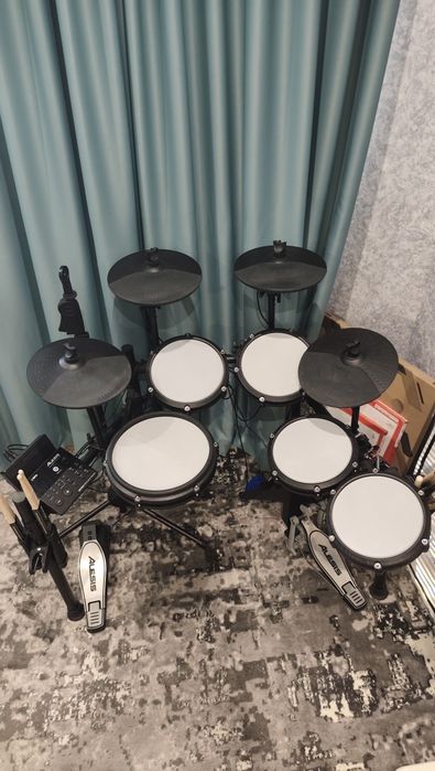 Alesis  NITRO MAX.
Днепр. NITЭлектронные барабаны.