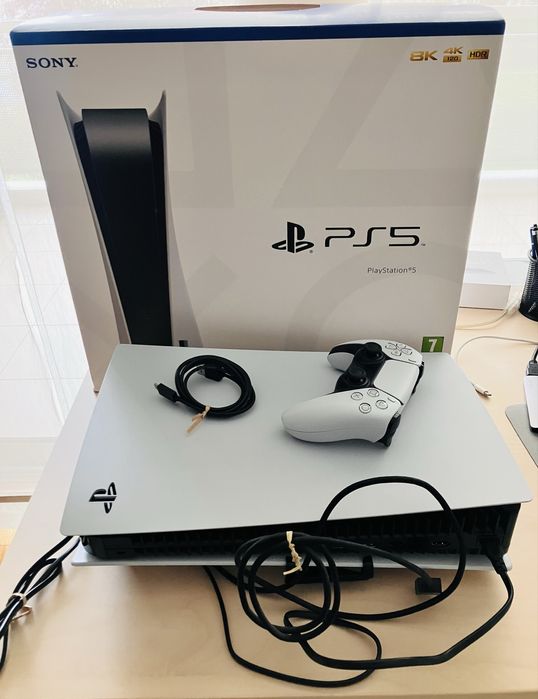 Consola Playstation 5, 825 GB,  Branca, 1 Comando, com caixa.