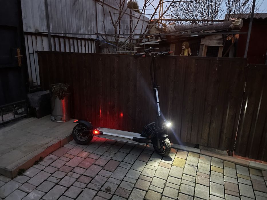 Продам електросамокат
