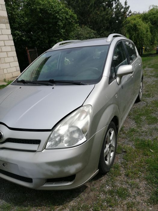 Sprzedam zderzak maskę lampy i błotniki do Toyoty Corolla verso z 2006