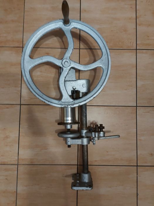 Stara Zabytkowa kolekcjonerska puszkarka, maszynka do zamykania puszek