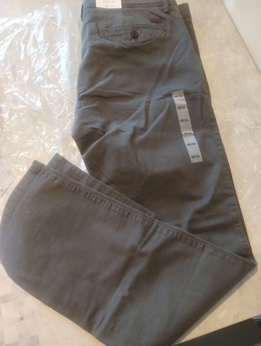Чинос классика фирмы  C & A.  размер W38/L34 новые с бумажными бирками
