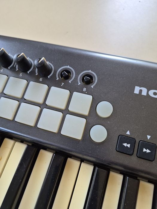 Клавіатура Novation Launchkey 25