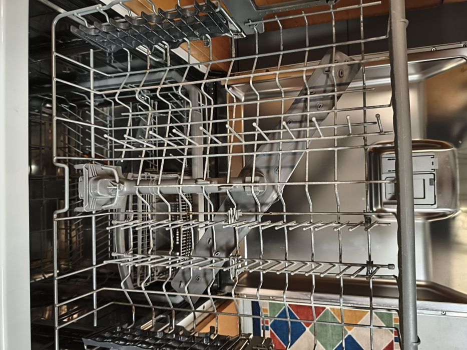 Máquina de Lavar Loiça LG Direct Drive – Para Peças ou Reparação (Erro AE)